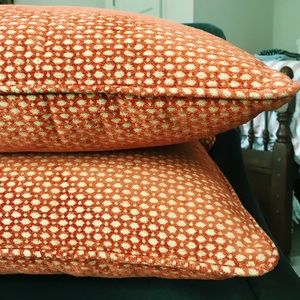 **2**  18” PILLOWS, INSERTS